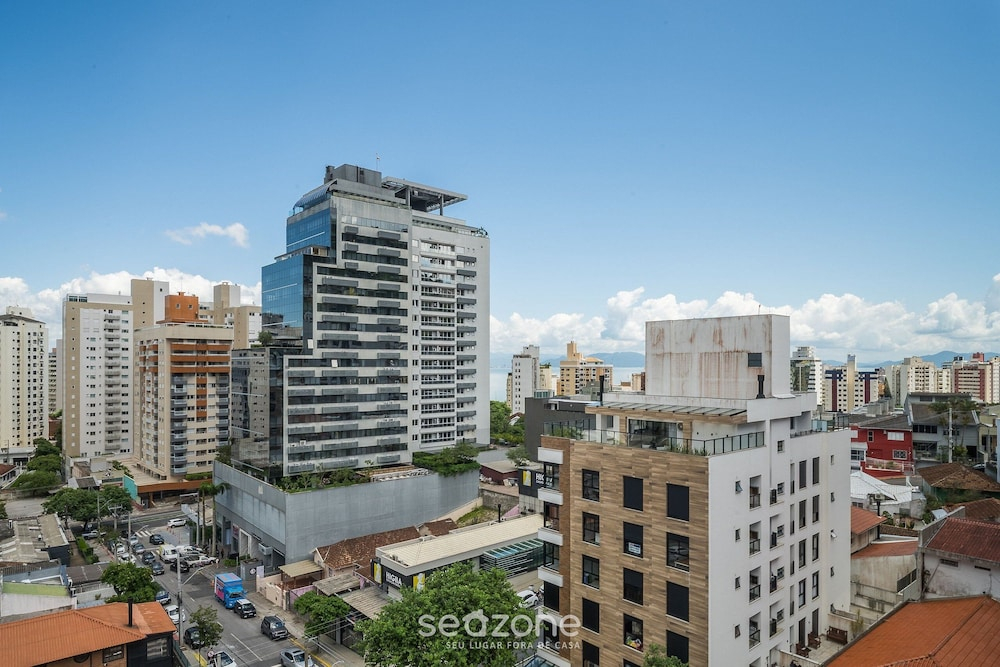 1BR Apt in Condo w/ Pool and BBQ Evh0609