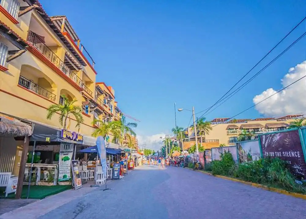 Magic, 1 block from Mamitas Beach by Tripintravel