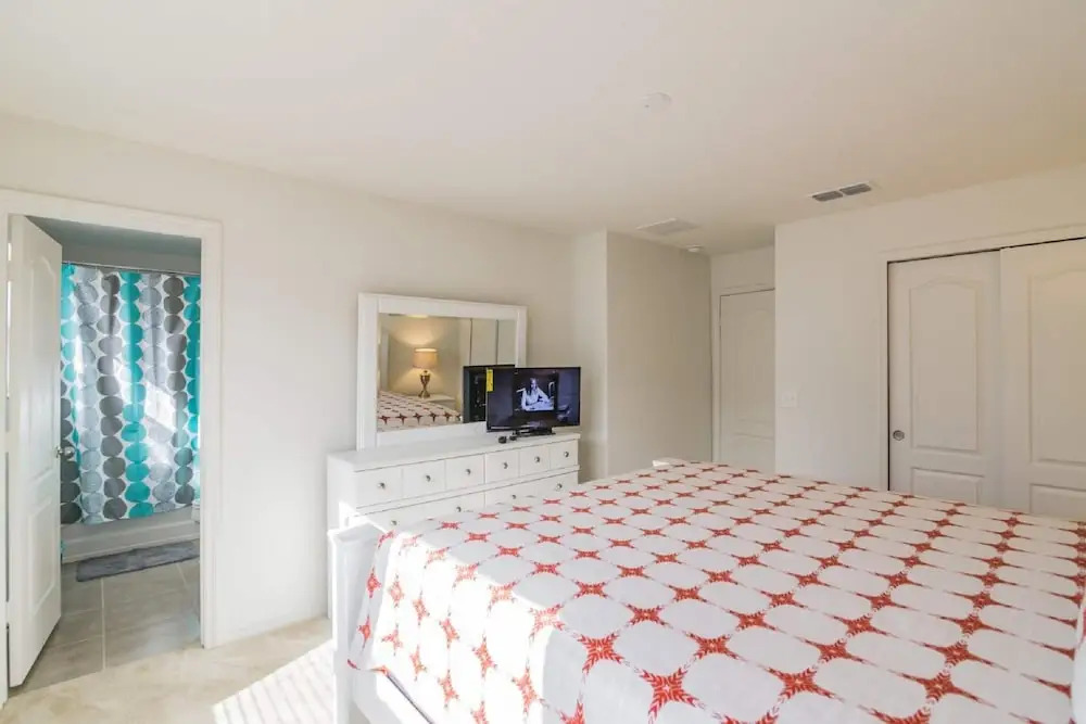5114 Compass Bay