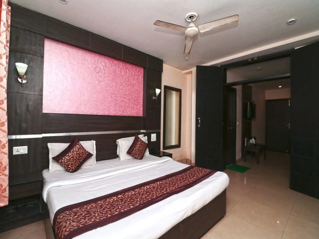 Oyo 15922 Hotel Himalayan Breeze