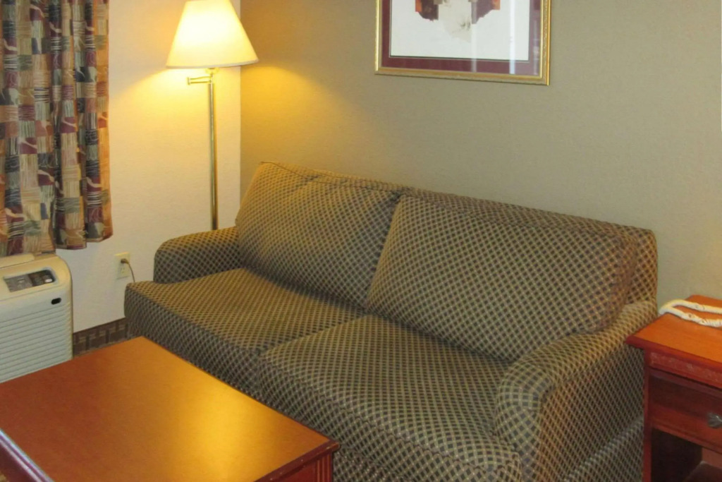 Super 8 by Wyndham Manchester TN