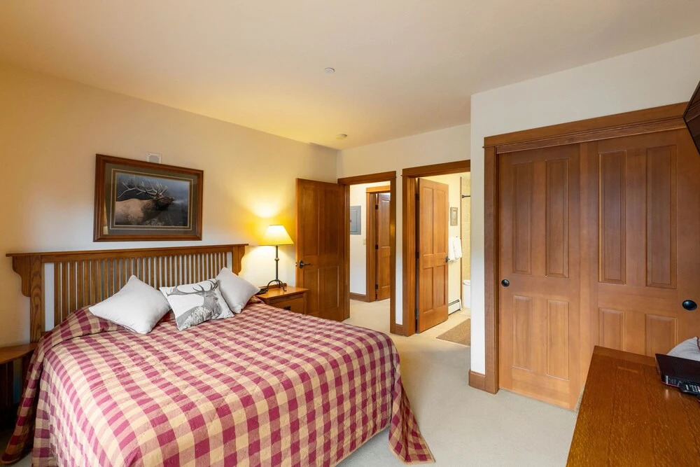 212 Oro Grande 2 Bedroom Condo by Redawning