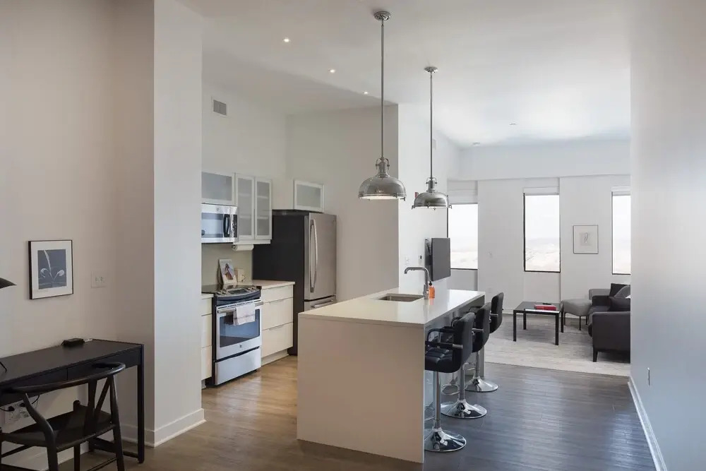 Sky on Main - Luxe DT Apts with Gym + Roof Terrace by Zencity