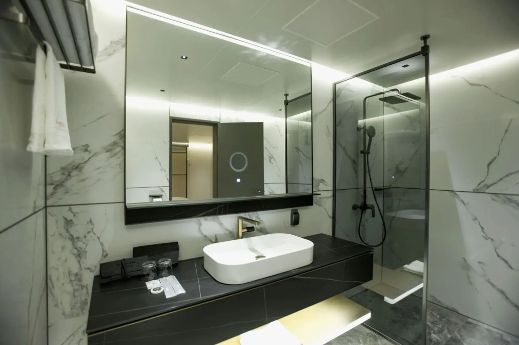 L&L City Hotel