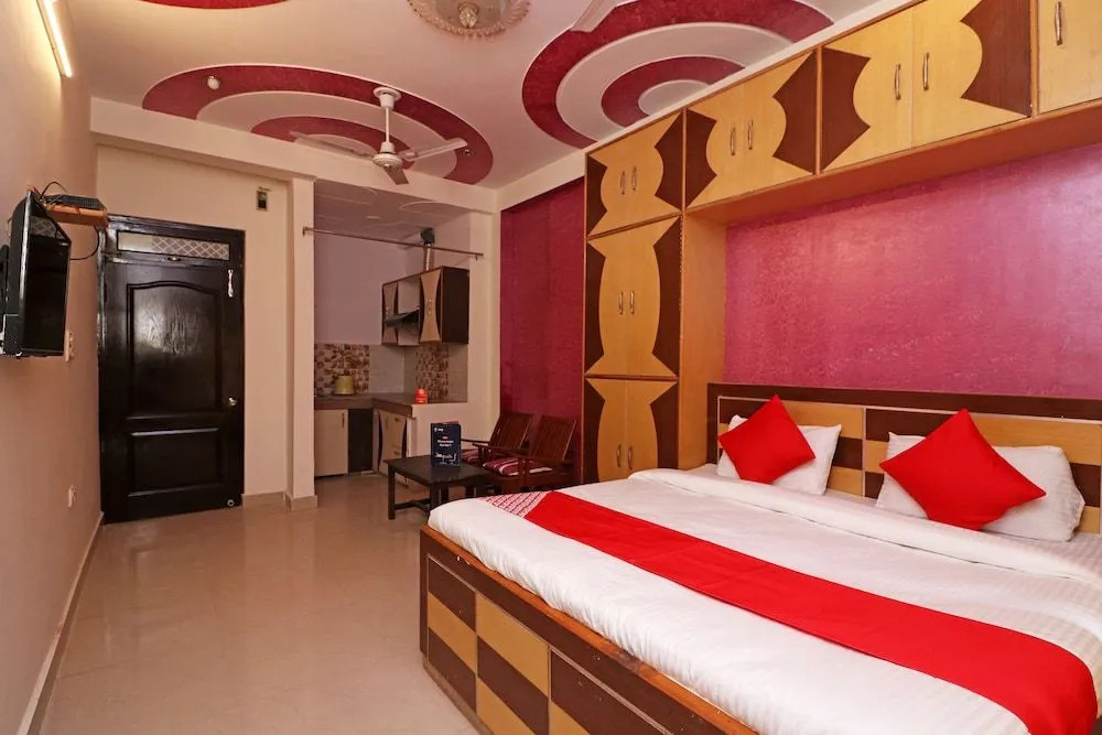 OYO 23302 New Delhi Guest House