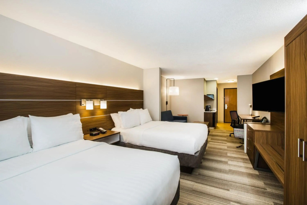 Holiday Inn Express & Suites Bellevue -Omaha Area- by IHG