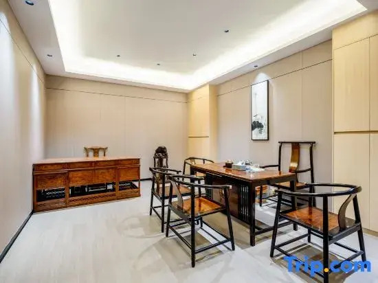 Yeste International Hotel (Liuzhou Cruise Terminal Shuangyu Hui River View Branch)