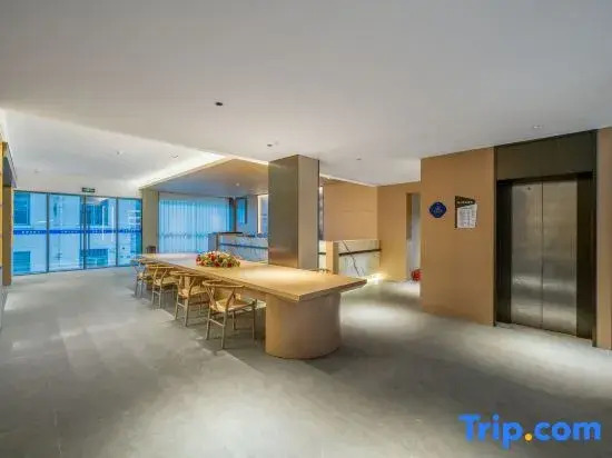 Super 8 Hotel (Zigong Lantern Park FanHua 1939 Shopping Plaza)