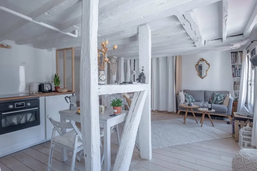 Stylish Apartment for 2 in the Heart of Paris