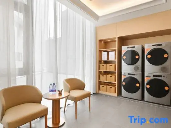 Vienna Hotel (Fuzhou Minhou Qingkou Automobile Town)