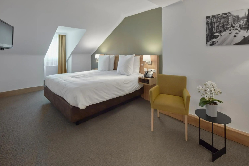 City Hotel