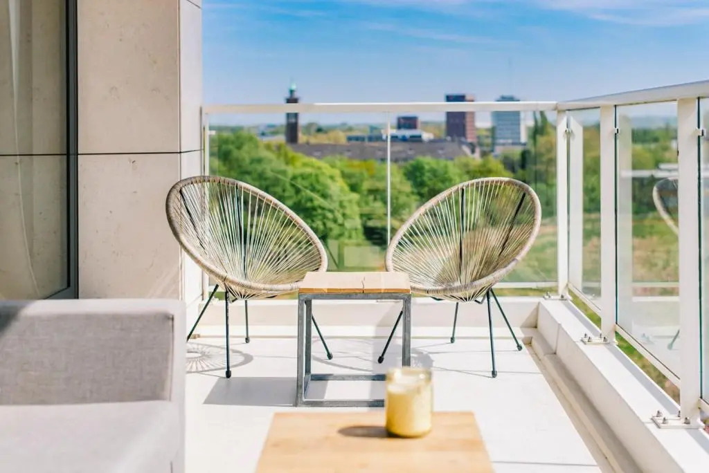 SHS HOMES-LUXE HIGHRISE, 2 BEDROOMS, KITCHEN, FREE PARKING, STUNNING VIEW, LARGE TARRASSE, WORKSPACE, Washer&Drider