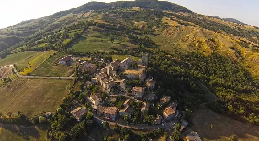 Petrella Guidi Lodge & Historical Hideaway