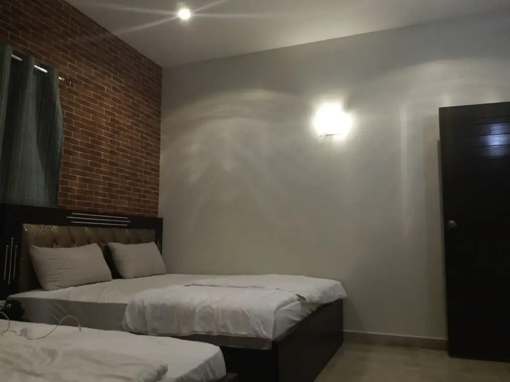 Cosy Inn Guest House Near Liaquat Nat Hospital