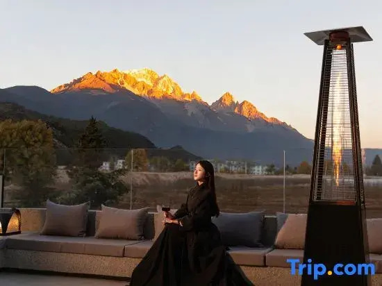 Yichuan·Hoshino | Mountain View Sunshine Golden Peak · Designer Homestay