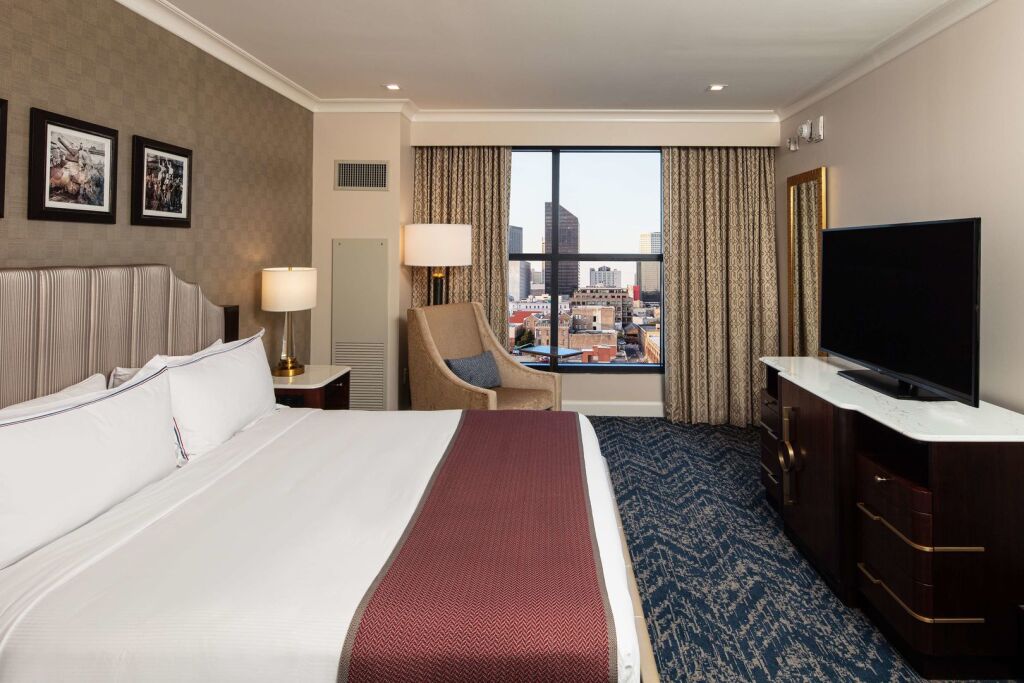 The Higgins Hotel New Orleans, Curio Collection by Hilton