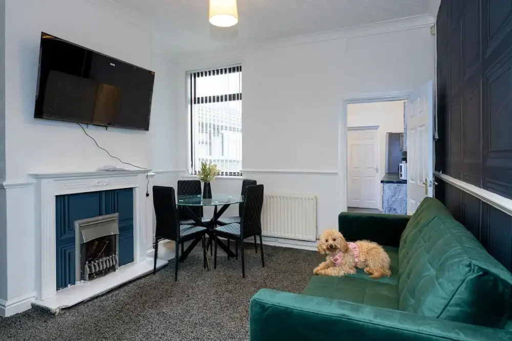 4-bed - Sleeps 8- Free Parking - Pet Friendly
