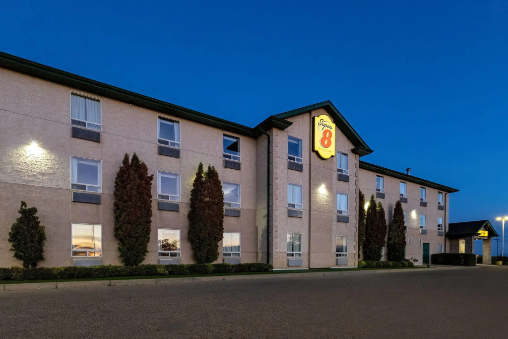 Super 8 by Wyndham Prince Albert