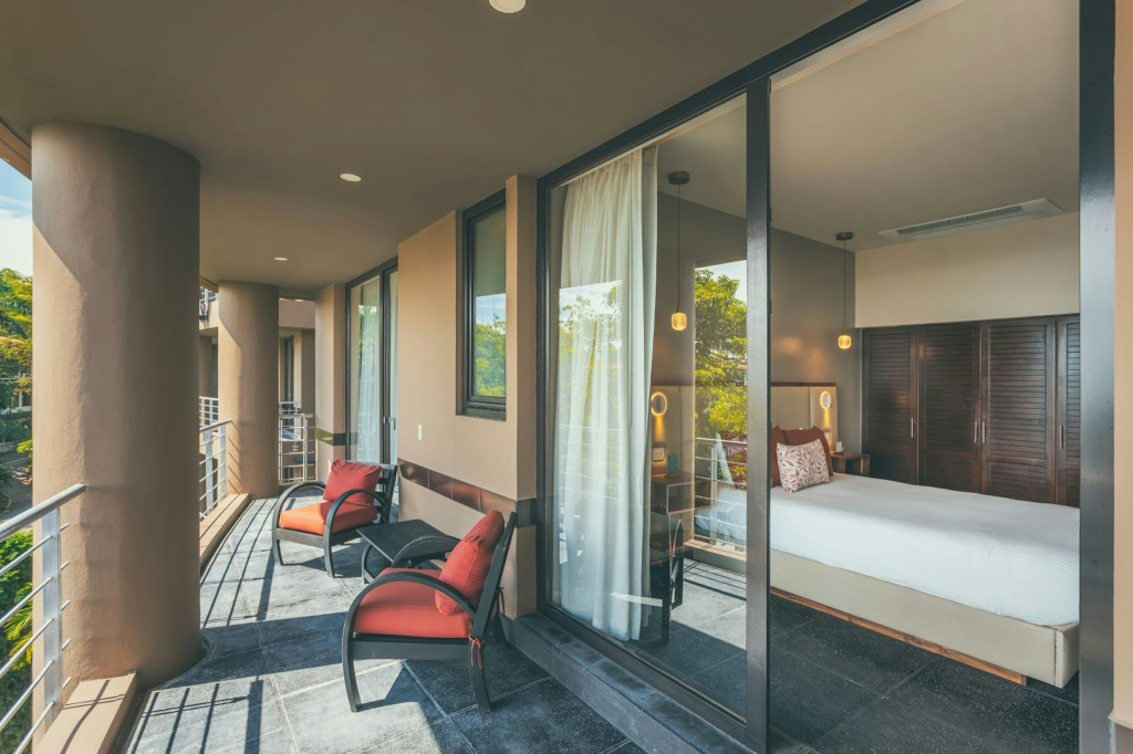 Los Altos Resort