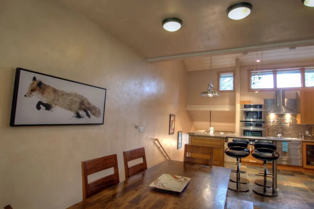 127 Ridgepoint 3 Bedroom Townhouse by RedAwning