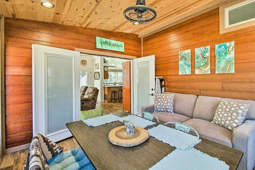 Near Hiking Cabin with Deck and Grill in Show Low