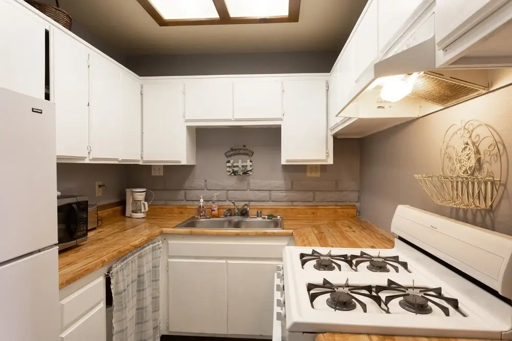 05 - Polar Bear 1 Bedroom Home by Redawning