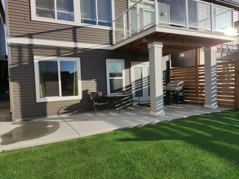 Brand New Entire guest suite by lake near YYC