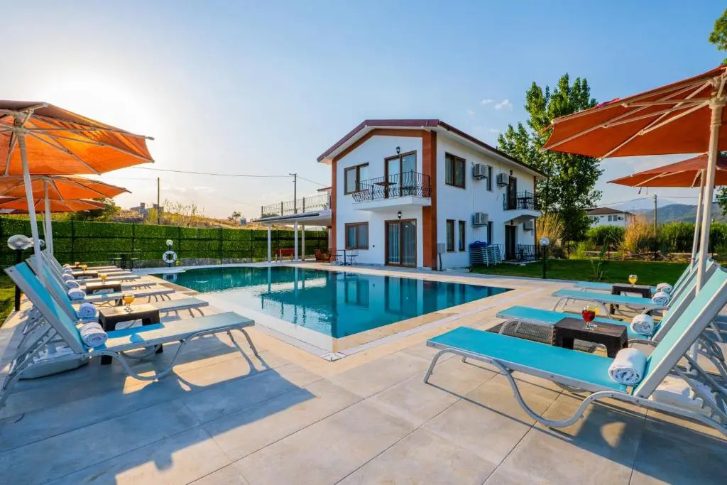 Ada Villa