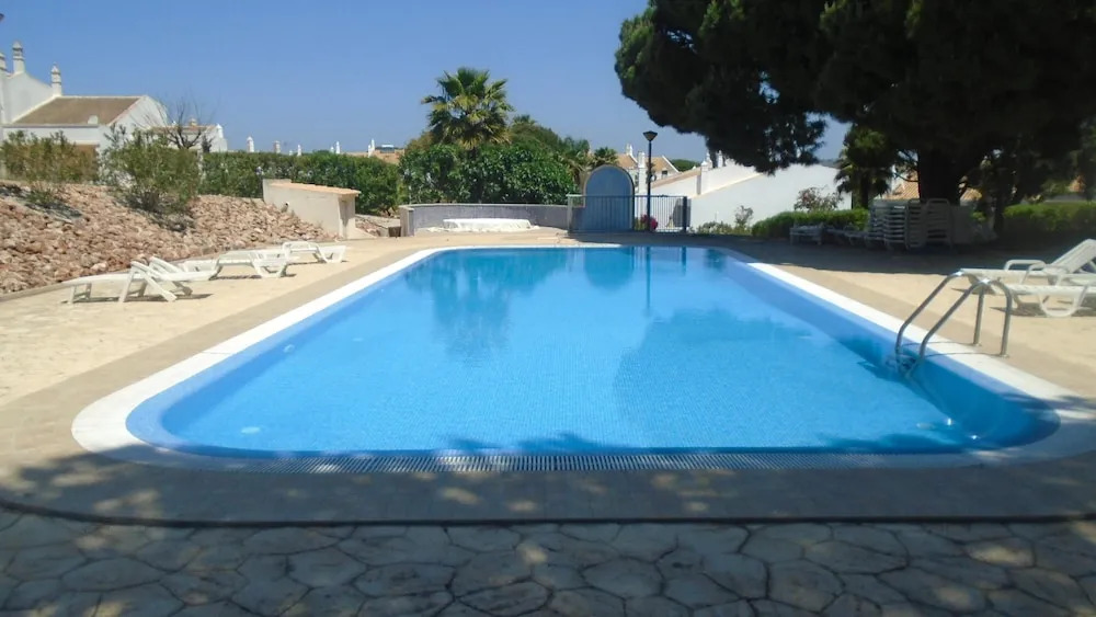House with 3 Bedrooms in Albufeira, with Shared Pool, Enclosed Garden And Wifi