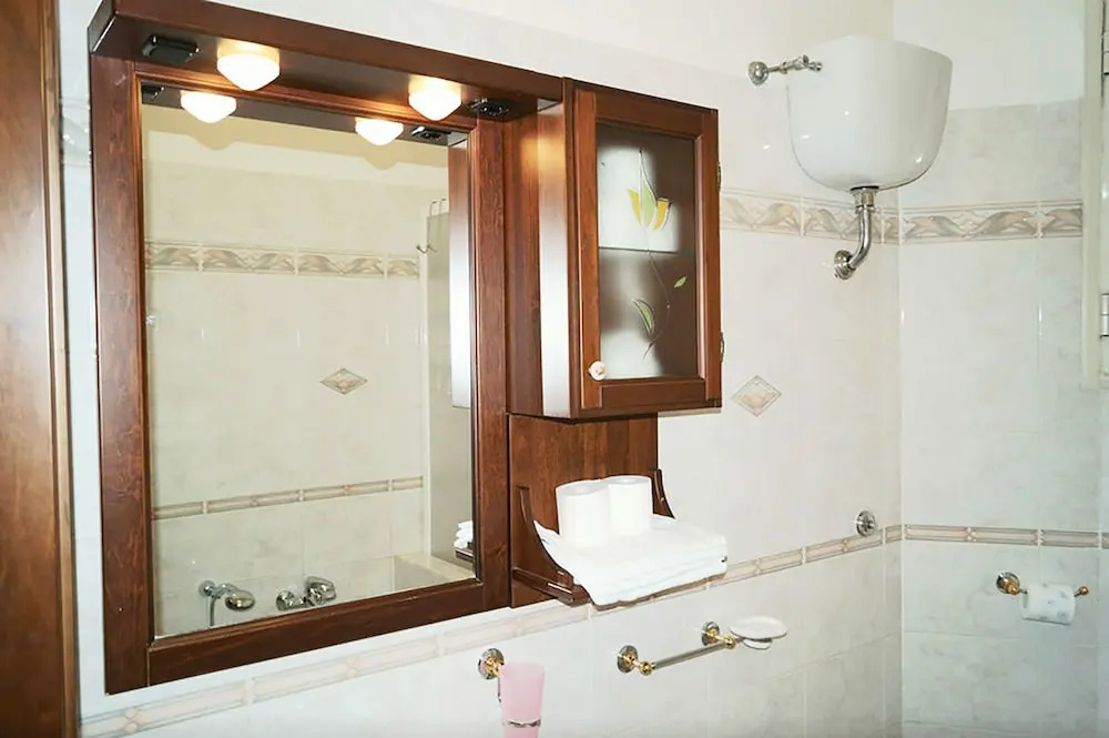 Caterina One o One - Embassy Apartment