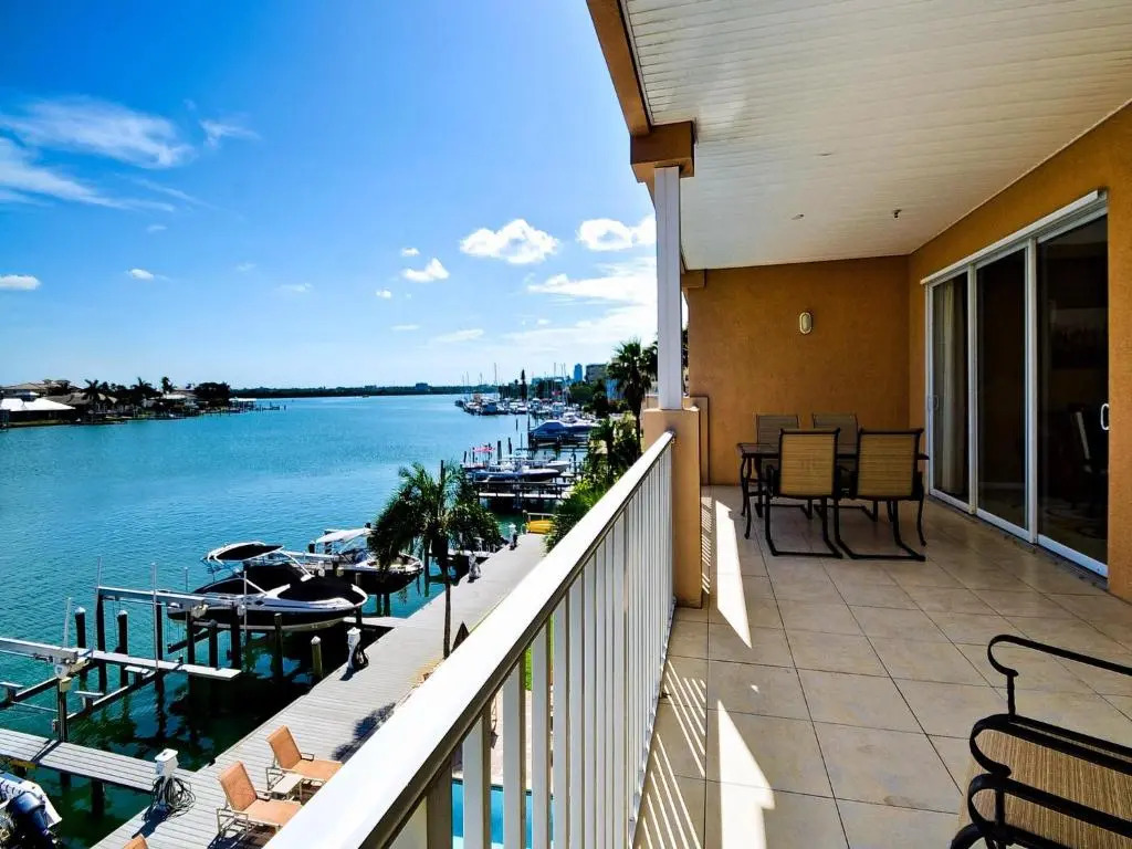 Island Key Condos 302