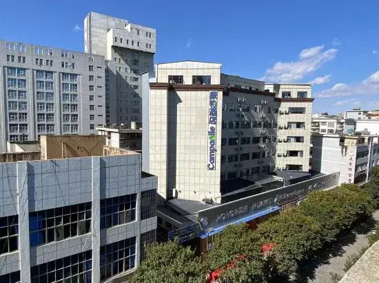 Campanile Hotel (Zhaotong Youth Road Financial Center Store)