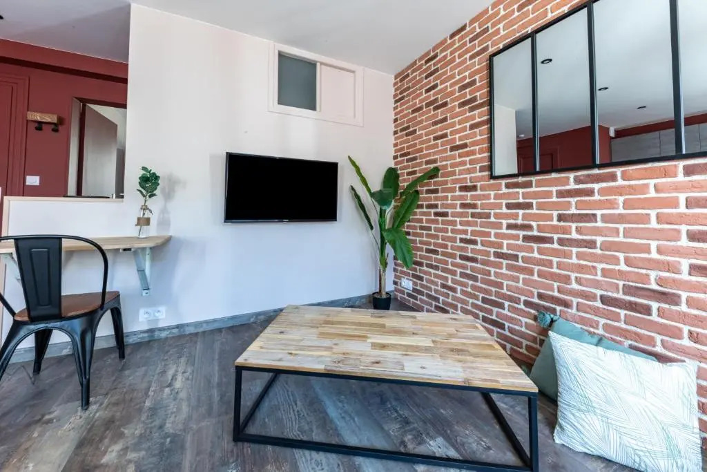 NOUVEAU - T2 Industriel - Quartier historique - WiFi - Parking - Netflix