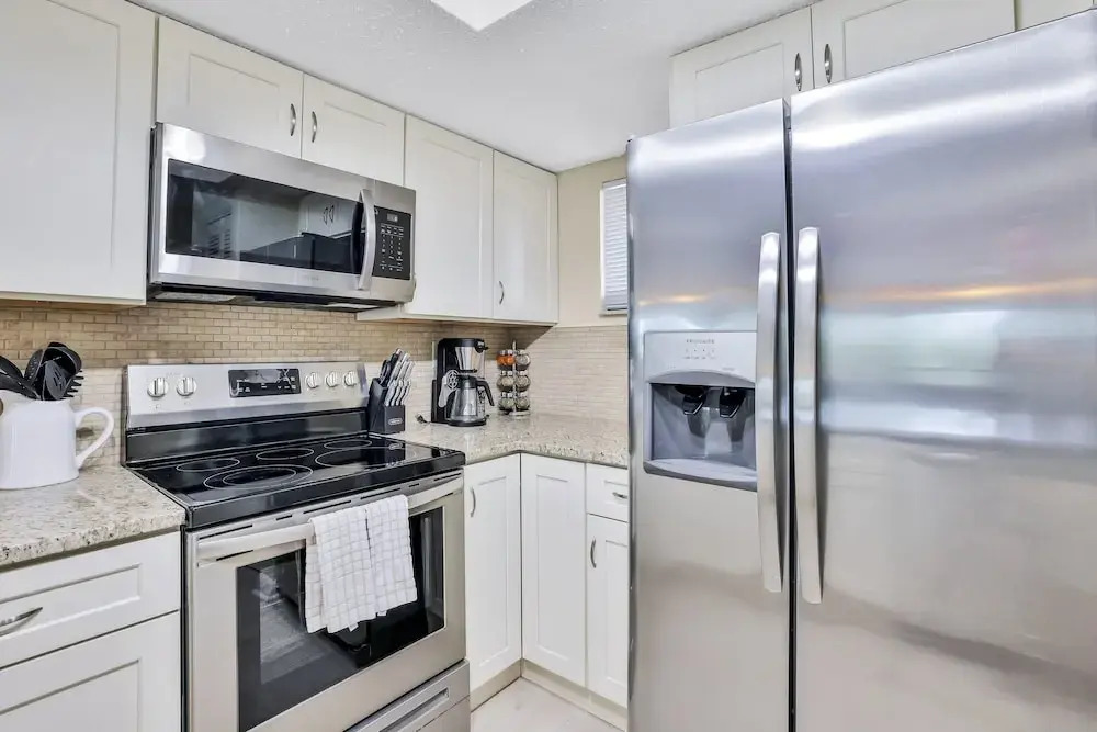 Third Floor Condo With Shared Pool, Free Wifi, Central AC, & Shared Tennis
