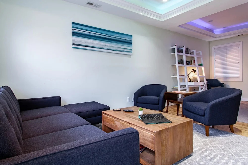 Modern Home Near Capitol Hill Walk to Metro Subway