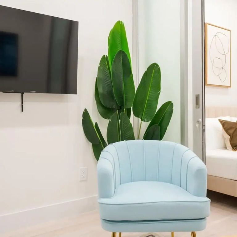 317-2a Sleek Modern 1Br UES W D