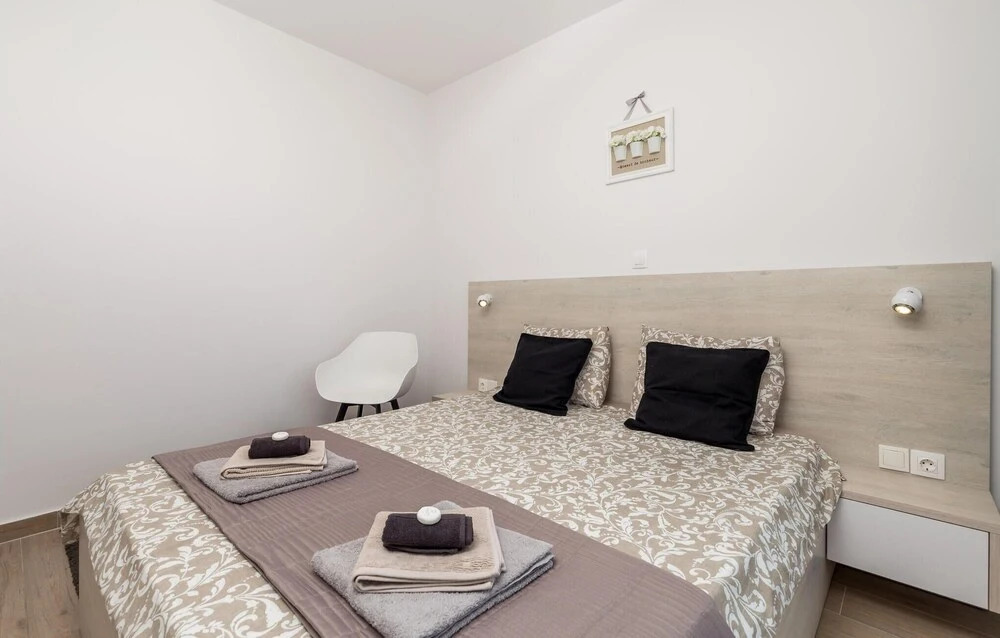 Beautiful Apartment in Novalja With Wifi and 2 Bedrooms
