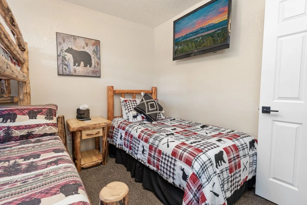 Pine Mountain Lodge - Cute And Cozy With Hot Tub And Fenced Yard! 2 Bedroom Cabin