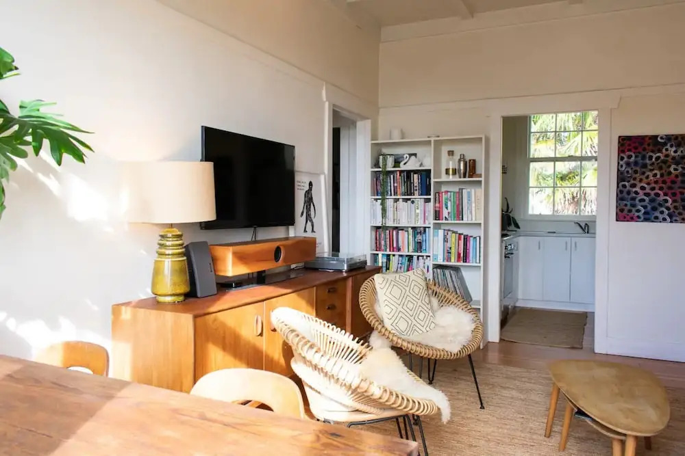 1930s Character 1 Bedroom Apartment With Sky Tower Views