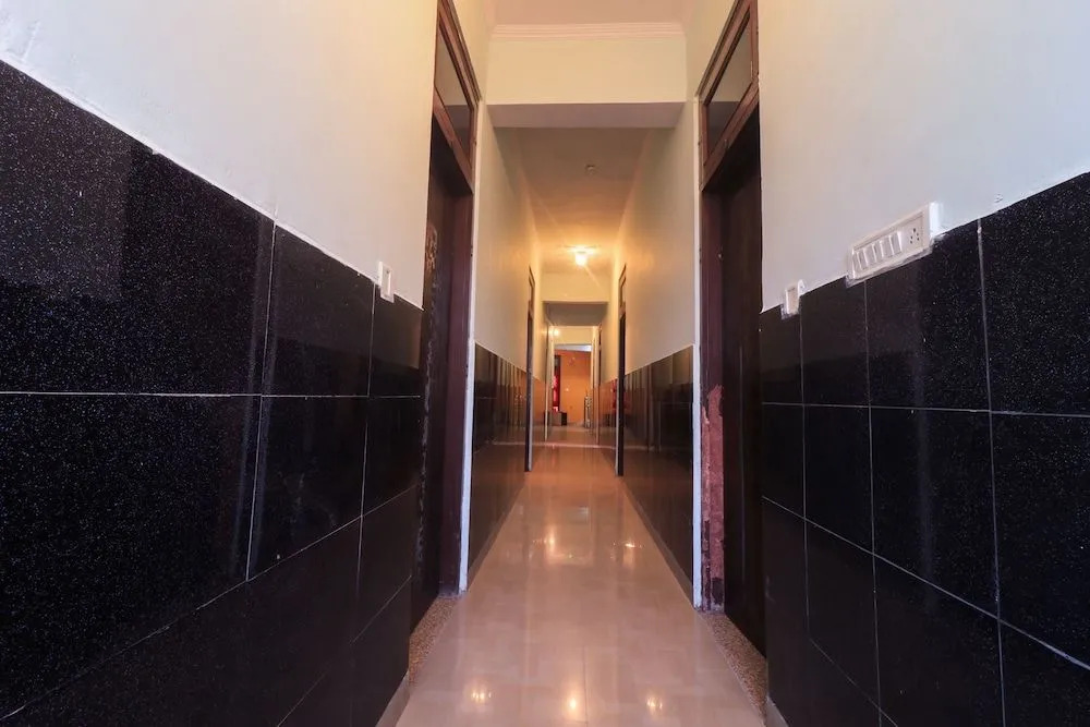 OYO 24228 Hotel Hans