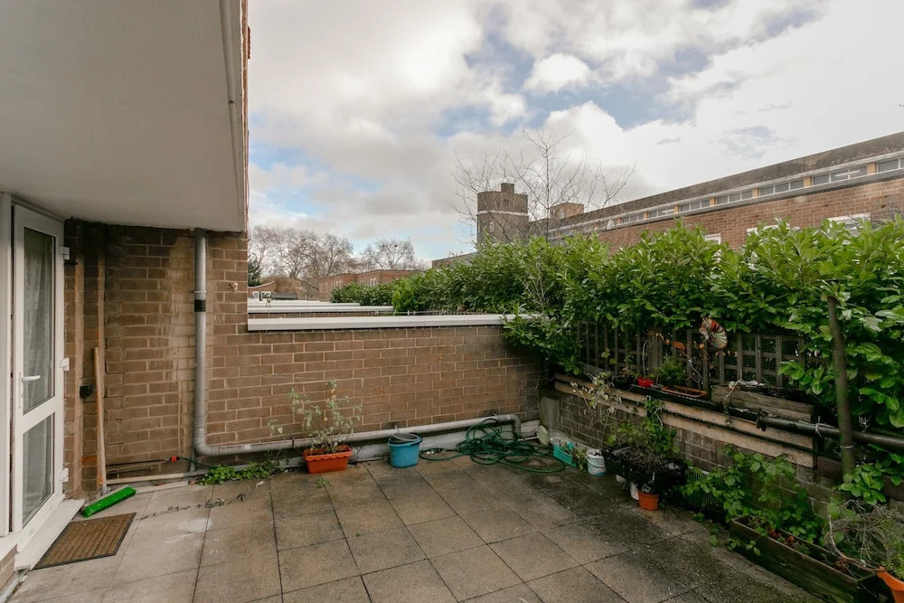 2 Bedroom Apartment in White City