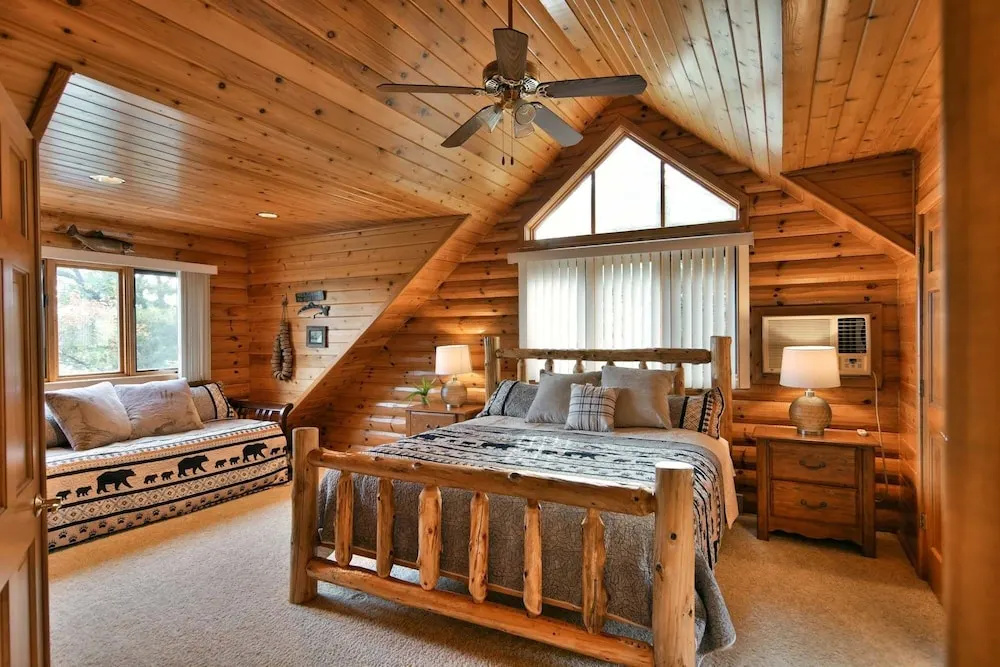 Majestic Moose Lodge 5 Bedroom Home by RedAwning