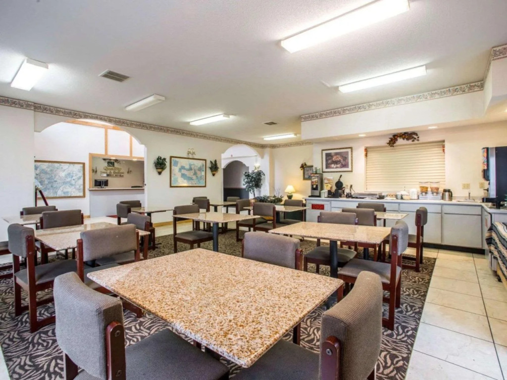 Quality Inn & Suites Caseyville - St Louis