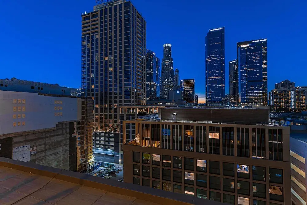 Stylish XL 2br/2ba At HWH by Oneluxstay