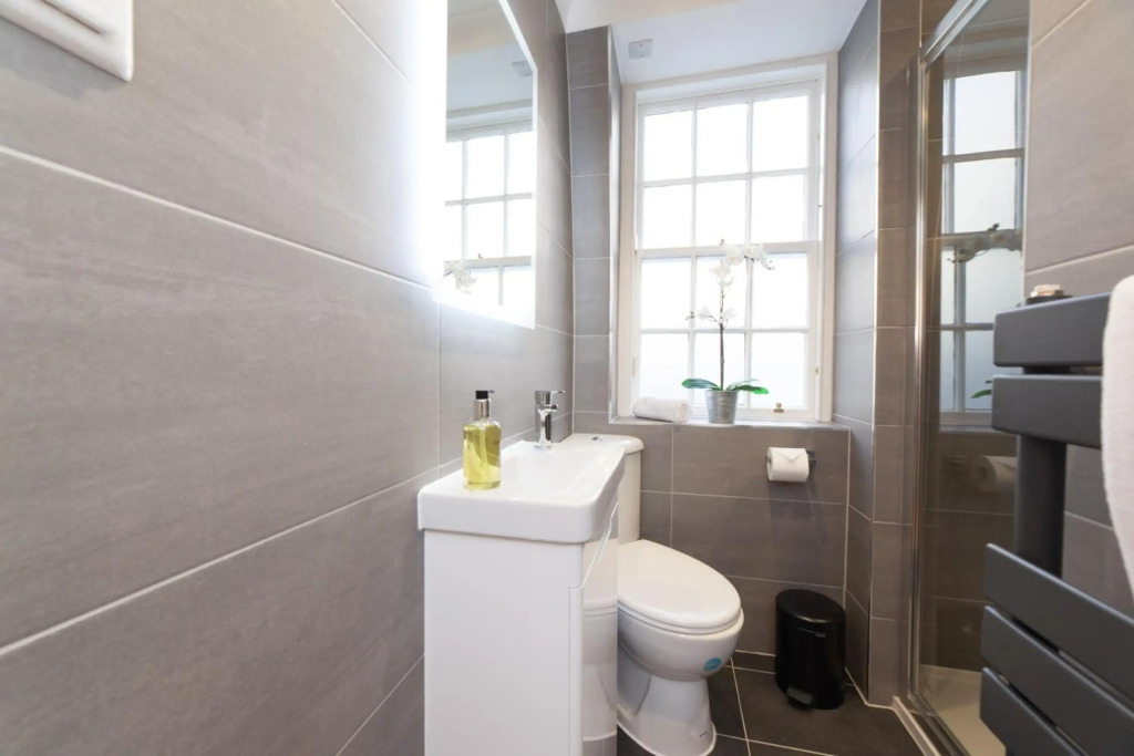 Queensferry Street Lane - Fantastic 2 BR City Centre Mews House with free secure parking!