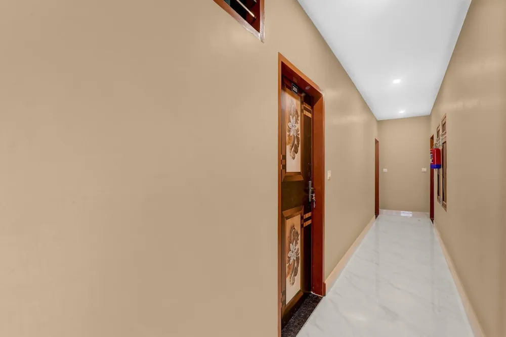 Deluxe Hotel Awadh Regency