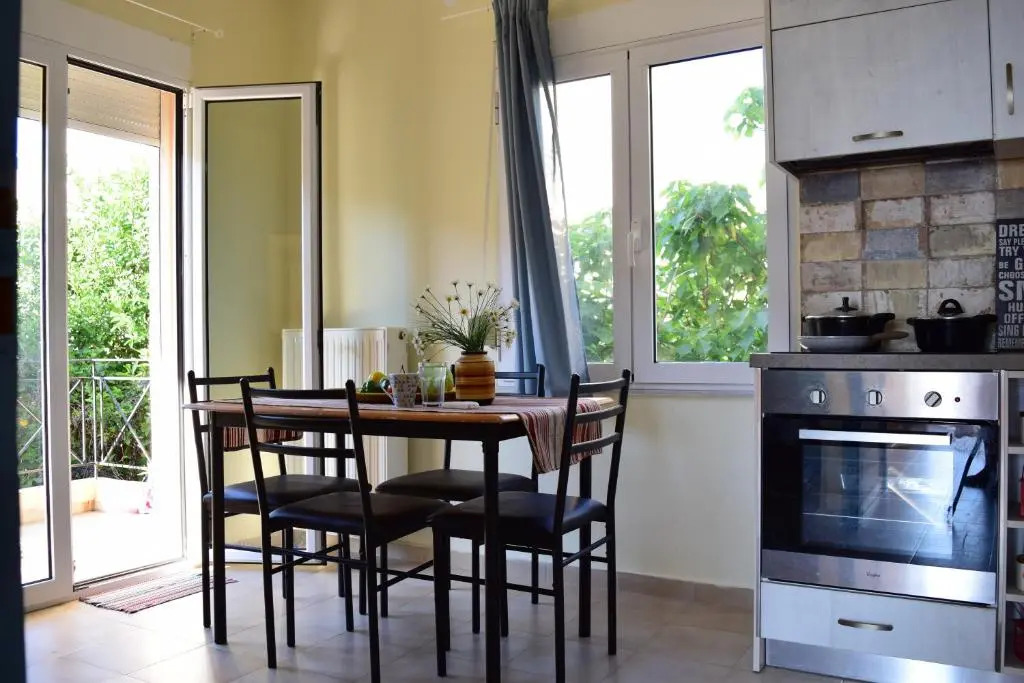Sunny Sea-View Apartment in Halepa