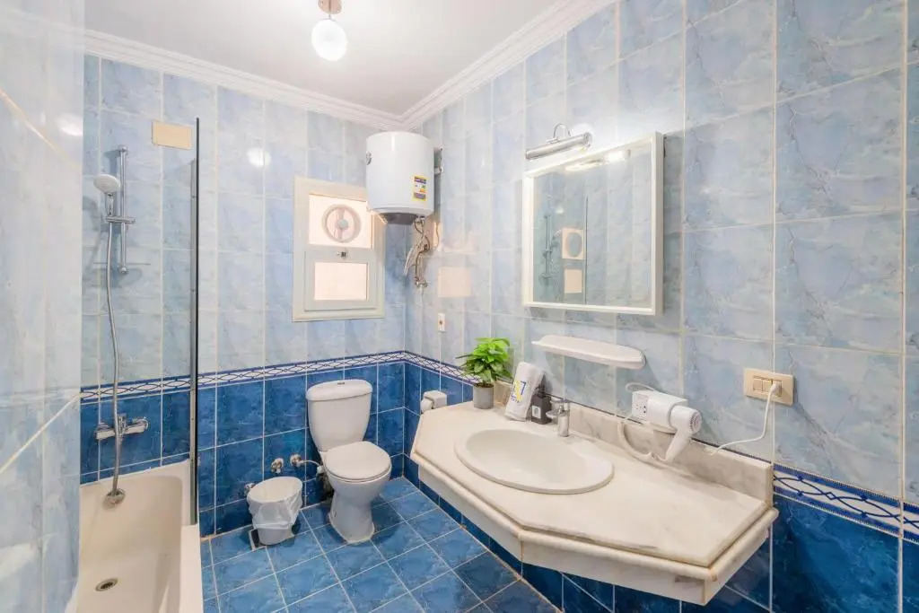 Distinct & Decent 2 BDR Apt Steps From Nightlife and Airport