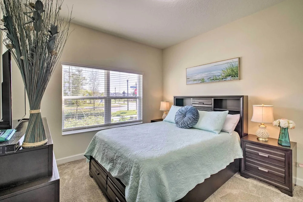 Disney-area Townhome w/ Lanai & Resort Amenities!