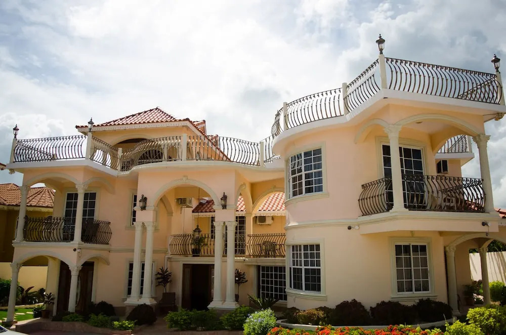 Colors Hideaway Estate